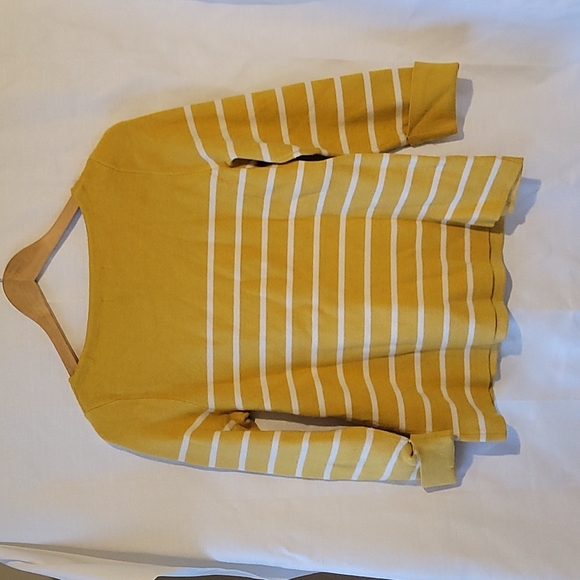 Adrienne Vittadini yellow and white striped 3/4 sleeve sweater size small - Picture 2 of 7